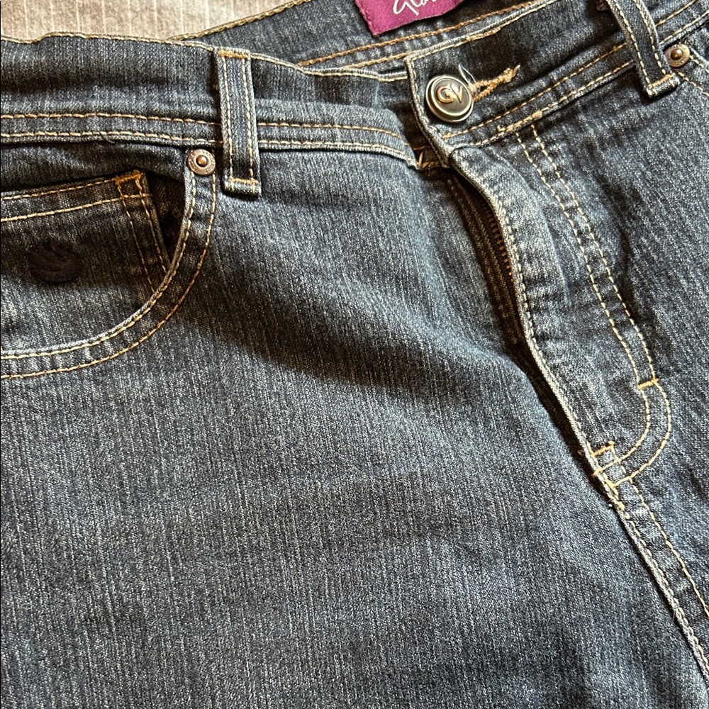 Gloria Vanderbilt Classic Dark Wash Straight Leg  5 pocket Mom Jeans
